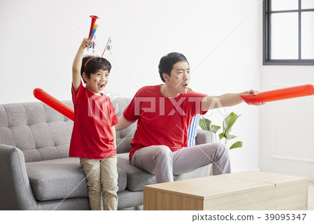 Cheering, Family, Dad, Son, Korean 39095347