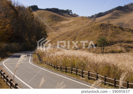 Tomine plateau high road facing road (Hirokawa Prefecture Kanzaki-gun Kamikawacho) 39095637
