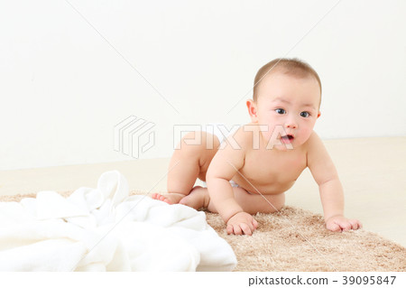 7 months baby 39095847