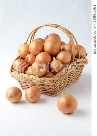 Many onion baskets Many onion baskets 39096361