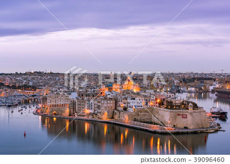 Illuminated skyline of Senglea sunset,Malta Illuminated skyline of Senglea sunset,Malta 39096460
