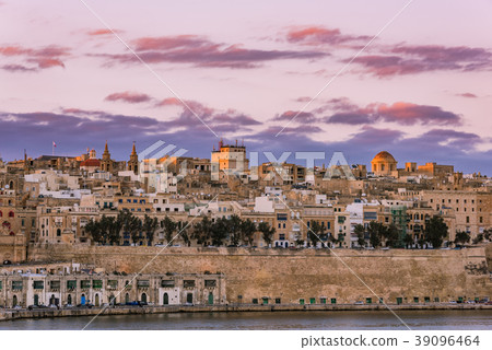 Beautiful sunset over Valletta skyline,Malta 39096464