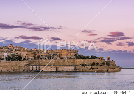 Beautiful sunset over Valletta skyline,Malta 39096465