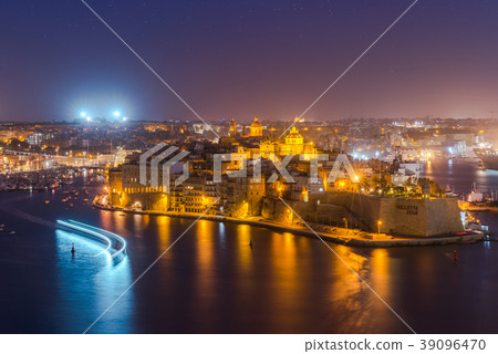 Illuminated skyline of Senglea and Three Cities Illuminated skyline of Senglea and Three Cities 39096470