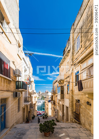 Narrow charming street in Senglea,Malta 39096471