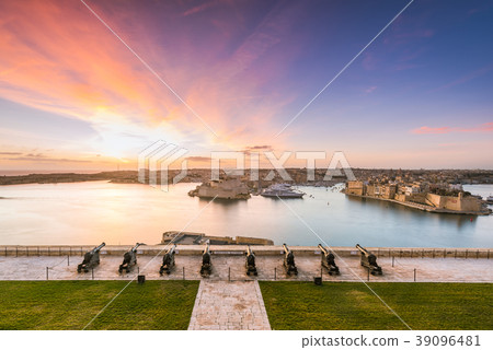 Beautiful sunrise over Three Cities in Malta Beautiful sunrise over Three Cities in Malta 39096481