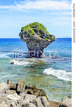 小琉球 琉球嶼 花瓶岩 台灣 屏東 藍天白雲 海 Liuqiu Vase Rock Taiwan 39096704