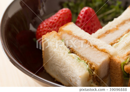 Cutlet sandwich Cutlet sandwich 39096888