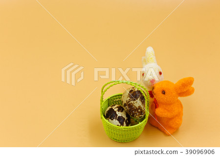 Easter bunnies and basket with eggs 39096906