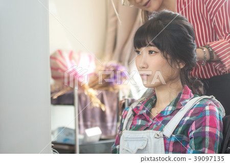 Beauty in makeup 39097135