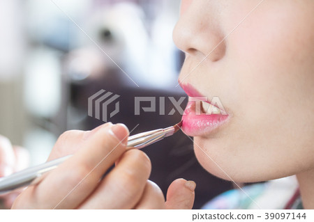 Lip brush 39097144