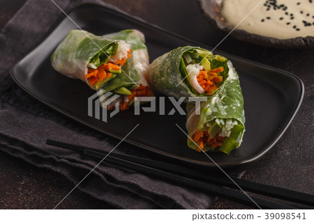 Fresh handmade vegan asian spring rolls  39098541