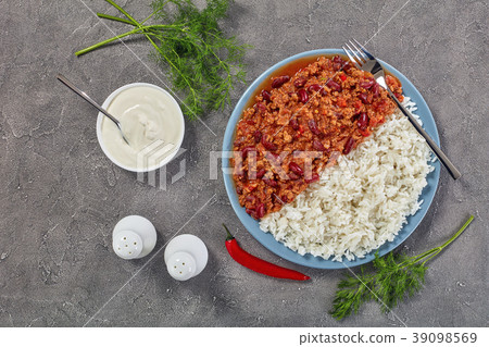 simply chili con carne with rice 39098569