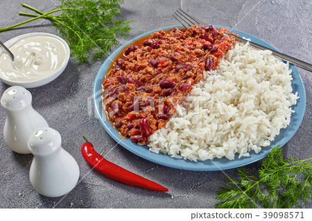 simply chili con carne with rice 39098571