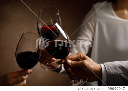 慶祝場景吐司與紅酒曝光 -  39099047