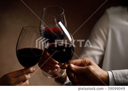 慶祝場景吐司與紅酒曝光 -  39099049