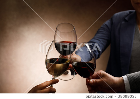 慶祝場景吐司與紅酒曝光 -  39099053