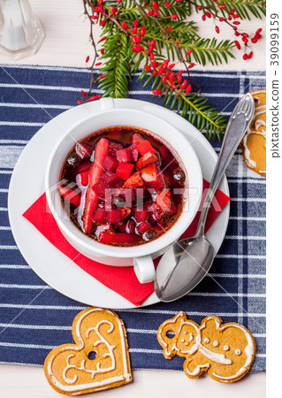 Ukrainian and russian national red borscht. 39099159