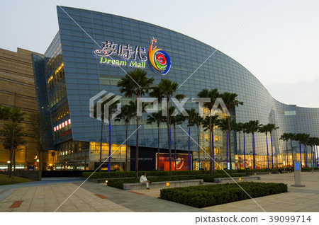 亞洲,台灣,臺灣,高雄市,清靜,和平,建築,百貨,逛街,購物,明亮,商場,新鮮,夢時代 亞洲,台灣,臺灣,高雄市,清靜,和平,建築,百貨,逛街,購物,明亮,商場,新鮮,夢時代 39099714