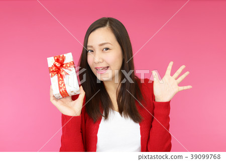 聖誕節圖像禮物微笑婦女 39099768