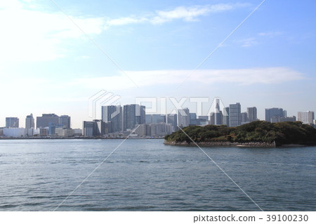View towards Tennozu Air from Daiba Park 39100230