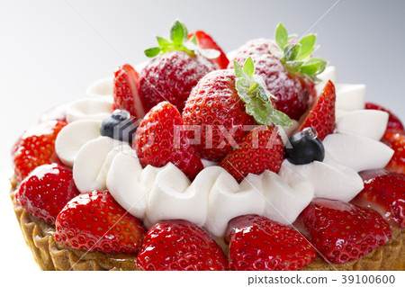 Strawberry tart cake 39100600