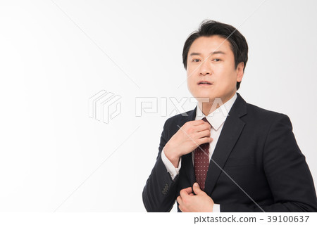 Businessman, CEO, Middle-aged Businessman, CEO, Middle-aged 39100637