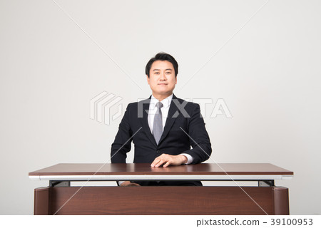 商人，CEO，中年，書桌 39100953