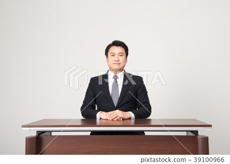 Businessman, CEO, Middle-aged, Desk 39100966