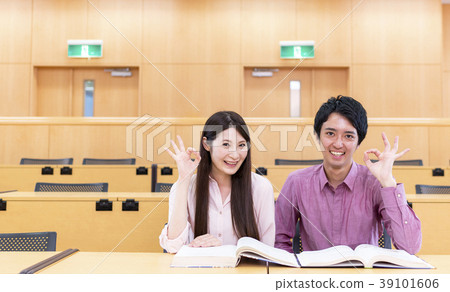 正在上課的大學生 39101606
