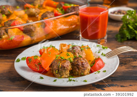 Meatballs baked with peppers and tomatoes Meatballs baked with peppers and tomatoes 39101992