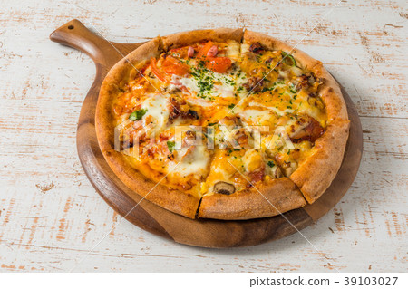 Home made pizza Italian home-made pizza 39103027