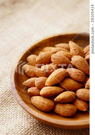 Almond Almond 39105414