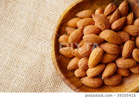 Almond 39105418