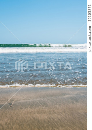 beach sand closeup ocean wave and blue sky beach sand closeup ocean wave and blue sky 39105871
