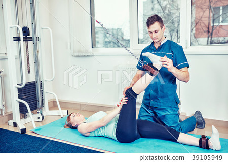 Doing sports during pregnancy, activity, yoga. 39105949