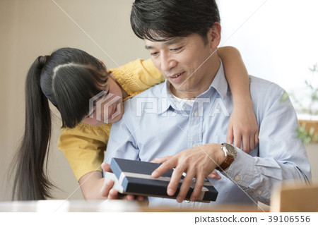 Family present 39106556