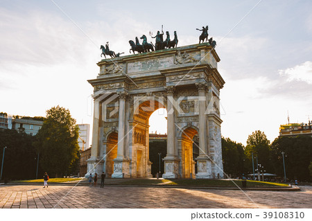 Arch of Peace in Sempione Park, Milan, Lombardy 39108310