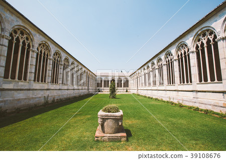 Italy. Pisa, July 21, 2013 Cathedral Square, The Italy. Pisa, July 21, 2013 Cathedral Square, The 39108676