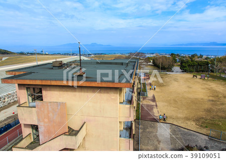 Former Ono Kiba elementary school damaged school building [Shimabara City, Nagasaki Prefecture] 39109051