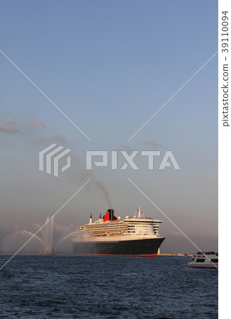 Queen Mary 2 Osaka Port Queen Mary 2 Osaka Port 39110094