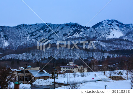 Dawn of Zao Onsen Tohoku winter scene [Yamagata City, Yamagata Prefecture] 39110258