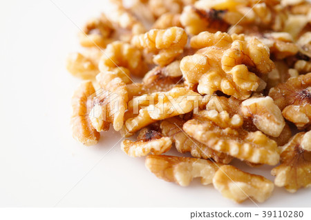 Walnut Walnut 39110280