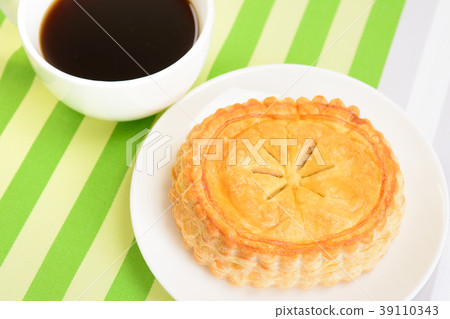 美味的肉餡餅和熱咖啡 美味的肉餡餅和熱咖啡 39110343