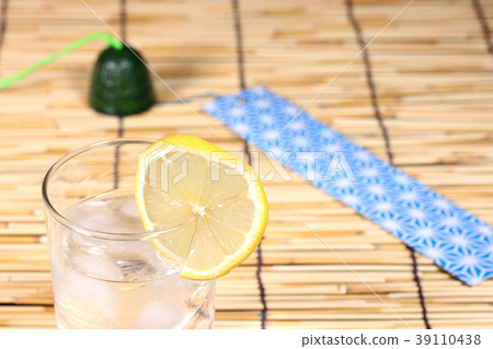 Watering distilled spirit Watering distilled spirit 39110438