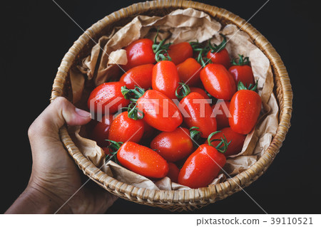 Plum tomatoes- Cherry tomatoes Plum tomatoes- Cherry tomatoes 39110521