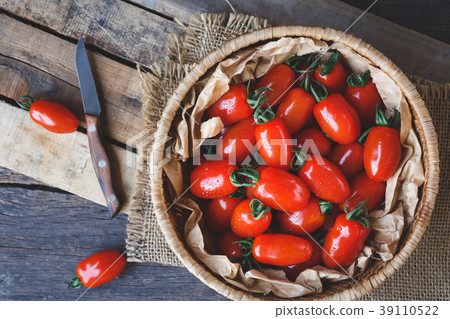 Plum tomatoes- Cherry tomatoes Plum tomatoes- Cherry tomatoes 39110522