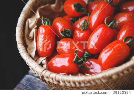 Plum tomatoes- Cherry tomatoes Plum tomatoes- Cherry tomatoes 39110554