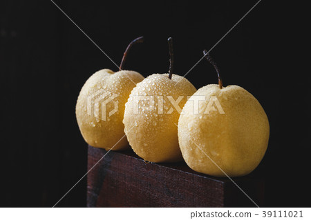 圖庫照片: fresh asian pears