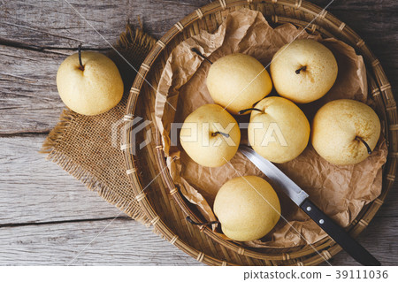 Fresh Asian pears 39111036